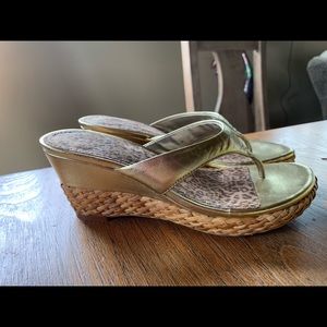Linea Paolo Gold Sandals Size 5